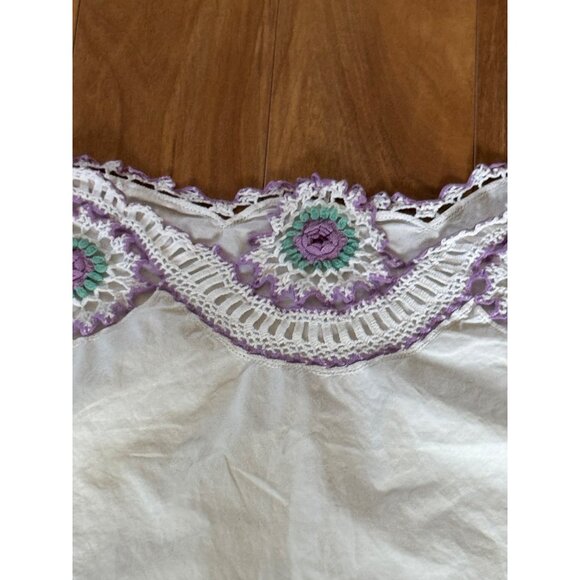 Vintage White Pillowcases With Purple & Green Crochet Floral Edge - Picture 4 of 8
